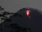 guguran-lava-pijar-merapi-terlihat-dari-desa-wonokerto-kecamatan-turi-sleman-512021.jpg