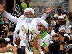 habib-rizieq-syihab-saat-menyapa-pendukung-dan-simpatisan-saat-tiba-di-sekitar-markas-fpi.jpg