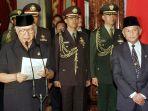 habibie-dan-soeharto.jpg