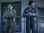 han-seok-kyu-dan-kim-rae-won-dalam-film-the-prison-2017.jpg
