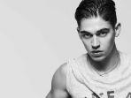 hero-fiennes-tiffin.jpg