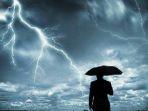 hujan-dan-kilat-ilustrasi.jpg