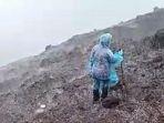 hujan-es-di-gunung-slamet.jpg