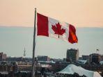 ilustrasi-bendera-kanada-berkibar-46578.jpg
