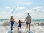 ilustrasi-liburan-ke-pantai-bersama-keluarga.jpg