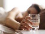 ilustrasi-minum-air-putih.jpg