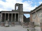 ilustrasi-taman-arkeologi-pompeii-di-italia.jpg