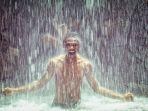 ilustrasi-turis-yang-berada-di-bawah-air-terjun.jpg