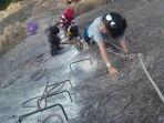 jalur-lintasan-pemanjatan-via-ferrata-kedua-di-gunung-parang-purwakarta-jawa-barat.jpg