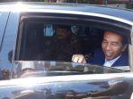 jokowi-di-dalam-mobil-presiden.jpg