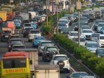 kemacetan-pada-jam-pulang-kerja-di-jalan-tol-dalam-kota-jakarta.jpg