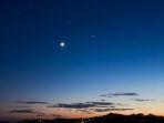 konjungsi-rangkap-tiga-fenomena-unik-di-langit-malam.jpg