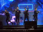 konser-westlife-yang-berlangsung-di-stadion-glora-jakabaring-palembang.jpg