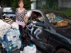 lisa-menjadi-pemulung-sampah-dengan-mobil-camry-bobroknya.jpg