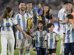 messi-dan-keluarga.jpg
