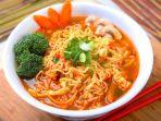 Jangan Mengonsumsi Makanan Ini dengan Mie Instan, Bisa Berbahaya
