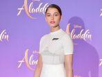 naomi-scott-saat-pemutaran-perdana-film-aladdin-mei-2019-lalu.jpg