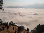 negeri-di-atas-awan-gunung-luhur.jpg