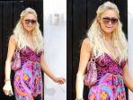 paris-hilton-kenakan-batik.jpg