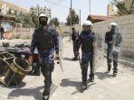 pasukan-keamanan-palestina-berpatroli-di-sebuah-jalan-di-balatah-al-balad.jpg