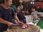 pedagang-daging-sapi-di-Pasar-Anyar-Kota-Tangerang-Banten-Selasa-1912021-siang.jpg