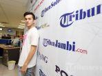 pemain-film-the-way-i-love-you-rizky-nazar-saat-berfoto-seusai-berkunjung-ke-redaksi-tribunnews.jpg