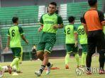 pemain-persebaya-rahmat-irianto.jpg
