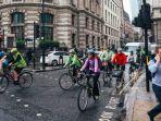 pengguna-sepeda-dan-pejalan-kaki-inggris.jpg