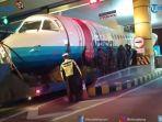 pesawat-n250-gatotkaca-saat-memasuki-gerbang-tol-banyumanik.jpg