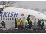 pesawat-turkish-airlines-flight-1951-beberapa-saat-setelah-mengalami-kecelakaan.jpg