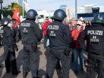 polisi-dan-demonstrasi-di-jerman-34.jpg