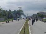 polisi-memukul-mundur-massa-demonstran-dalam-peristiwa-kerusuhan-di-mimika.jpg