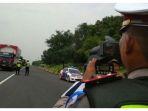 polisi-menggunakan-alat-speed-gun.jpg