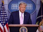 presiden-as-donald-trump-berbicara-dalam-konferensi-pers-di-gedung-putih-11-agustus-2020.jpg