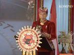 presiden-jokowi-mengenakan-pakaian-adat-bali.jpg
