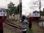 pria-bunuh-diri-di-rel-kereta-api.jpg