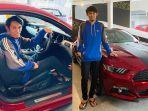 pria-ini-mampu-membeli-mobil-seharga-rp-1-miliar-padahal-sehari-hari-hanya-main-game-online.jpg