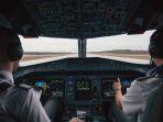 profesi-pilot-penerbang-kokpit-pesawat.jpg