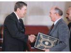 reagan-dan-gorbachev.jpg