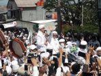 rizieq-shihab-menyapa-para-pendukungnya-di-puncak-bogor-13112020.jpg