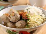 sajian-bakso-enak-yang-cocok-dimakan-saat-hujan.jpg