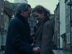 salah-satu-adegan-dalam-film-phantom-thread-2017-2.jpg