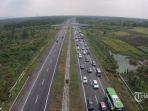 sejumlah-kendaraan-pemudik-antrean-panjang-saat-memasuki-jalan-tol-cipali.jpg