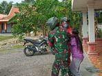 seorang-anggota-tni-jemput-satu-keluarga-reaktif-rapid-test.jpg