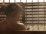seorang-wanita-yang-berendam-di-rotenburo-di-sebuah-ryokan-di-nagahama-ogami-onsen.jpg