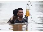 sepeda-motor-amfibi-tahan-banjir-2.jpg