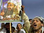 simpatisan-al-qaeda-membawa-poster-wajah-osama-bin-laden.jpg