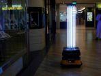 singapura-kembangkan-robot-pintar-untuk-penyemprotan-disinfektan-dengan-sinar-ultraviolet-uvc.jpg