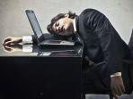 skripsi-mengantuk-di-depan-komputer.jpg