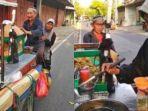 slamet-dan-painem-berjualan-bakso-keliling-bersama.jpg